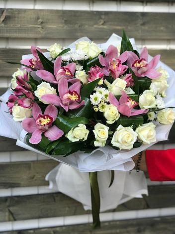 Букет цветов из: Розы и Хризантемы в Вяртсиле