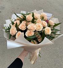 Букет Кремовые розы Латте в Вяртсиле
