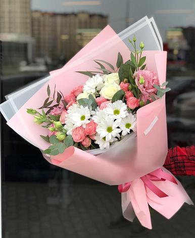 Букет цветов из: Розы, Лизиантусы и Хризантемы в Вяртсиле